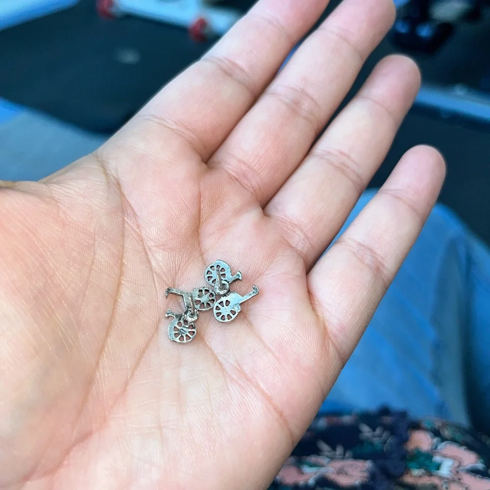 Silver tone bike 🚲 earrings studs - Picture 4 of 6